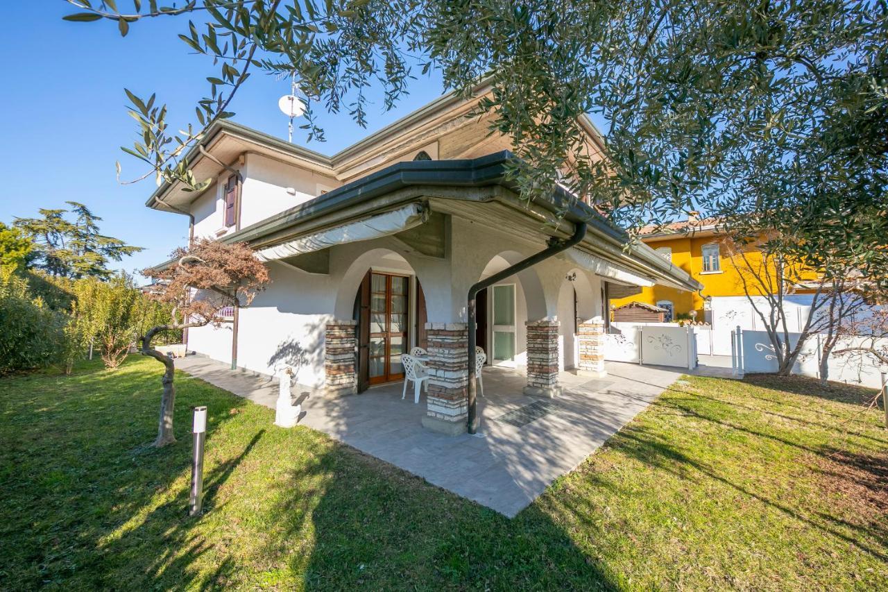 Villa Fiorita Apartments - Happy Rentals 西尔米奥奈 外观 照片