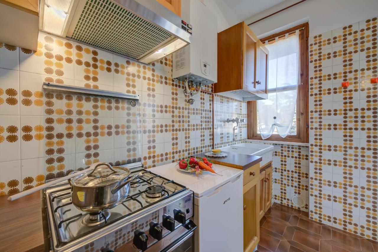 Villa Fiorita Apartments - Happy Rentals 西尔米奥奈 外观 照片
