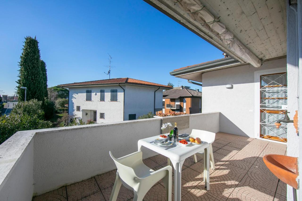 Villa Fiorita Apartments - Happy Rentals 西尔米奥奈 外观 照片