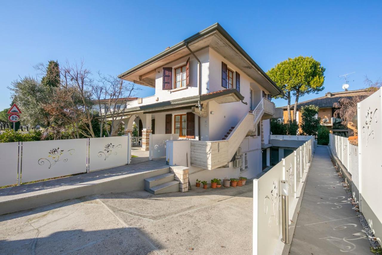 Villa Fiorita Apartments - Happy Rentals 西尔米奥奈 外观 照片