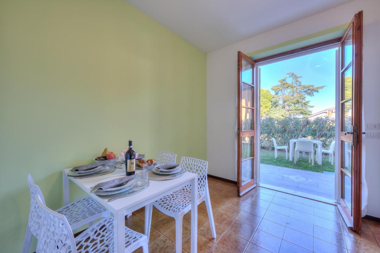 Villa Fiorita Apartments - Happy Rentals 西尔米奥奈 外观 照片