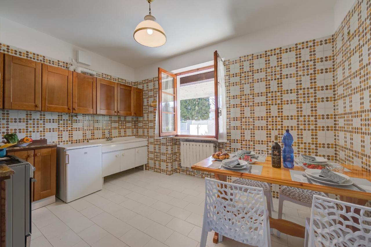 Villa Fiorita Apartments - Happy Rentals 西尔米奥奈 外观 照片